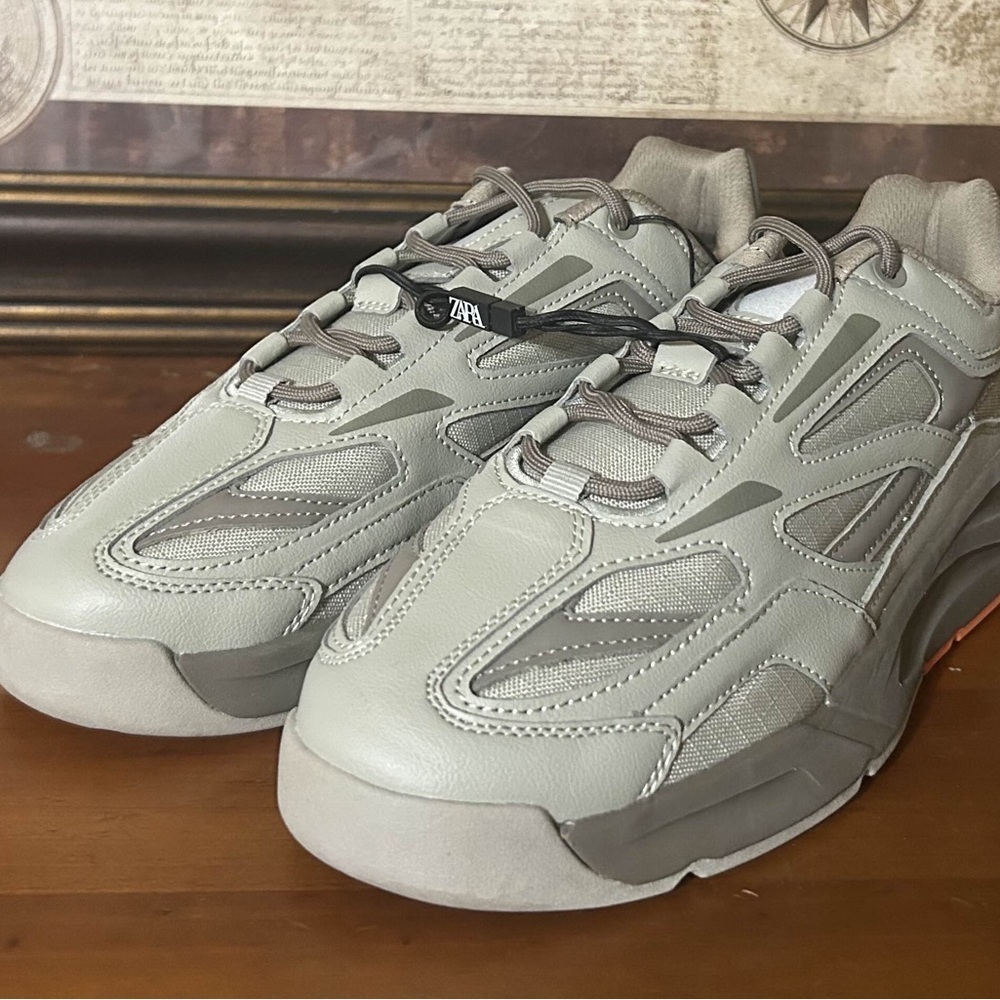 Zara • Z2 Running Sneakers in Grey